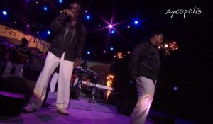 Earth Wind & Fire Experience - September, Boogie Wonderland, Let's Groove - Live