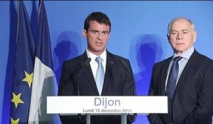 Opération anti-terroriste en France: "Le travail se poursuit de manière inlassable", assure Valls