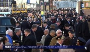 New York : les policiers se recueillent après la mort de deux collègues