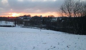 Le soleil se lève sur l'Avesnois sous la neige