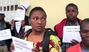 Manifestation des salariés de l'hôpital du Dr Mukawege devant le centre des impôts de Bukavu