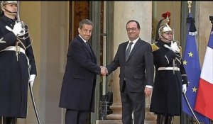 Sarkozy accueilli par Hollande à l'Elysée pour s'entretenir sur l'attentat à Charlie Hebdo