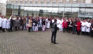 Une minute de silence à l'hôpital de Niort