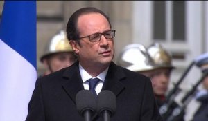 Hollande: les trois policiers "sont morts pour que nous puissions vivre libres"