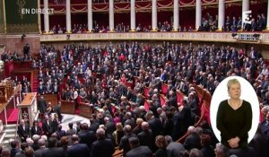 L'Assemblée nationale chante "la Marseillaise" en hommage aux victimes des attentats