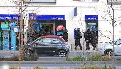 Un Preneur D Otages Interpelle Dans Un Bureau De Poste De Colombes