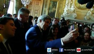 Visite de John Kerry à Paris en hommage aux victimes