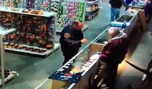 Un policier perd un doigt dans un magasin d'armes à feu