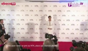 Exclu Vidéo : Kris Jenner pose au photocall du NTA à Londres