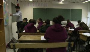 Education: levée du drapeau et port de l'uniforme dans une école privée à Montfermeil