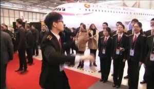 Valls accueilli par la chanson des "Choristes" en Chine