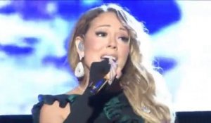 Mariah Carey rate son playback en plein concert