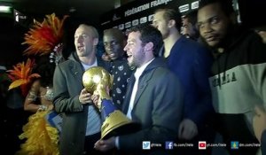 Les Experts fêtent leur victoire au VIP room