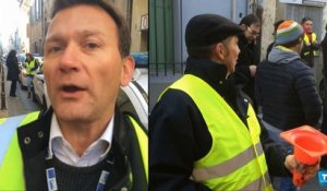 Les auto-écoles bloquent le centre ville de Carcassonne pour protester contre la loi Macron :