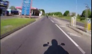 Un biker perd le controle de sa moto et chute lourdement