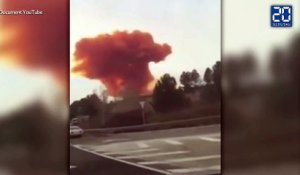 Explosion dans une usine chimique à 60 km de Barcelone, un nuage orange se forme.
