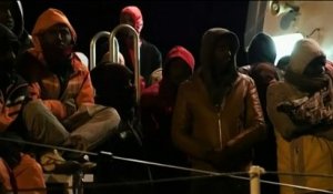Des milliers de migrants fuyant la Libye secourus au large de l'Italie