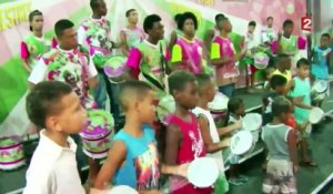 Carnaval de Rio : rencontre avec la jeune reine d'une école des favelas