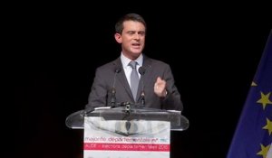 Manuel Valls, dans l'Aude, fait du Front national sa principale cible pour les départementales