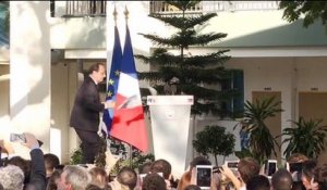 Incident de pupitre: Hollande perd ses feuilles