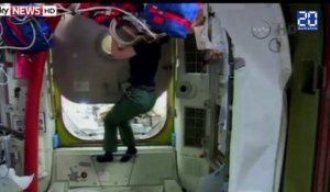 ISS: Le casque d'un astronaute prend l'eau dans l'espace