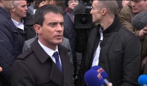 Départementales: "la démocratie est fragile", estime Valls
