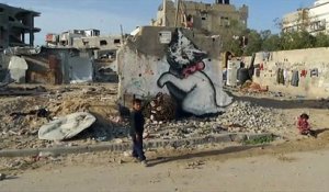 L'artiste Banksy redonne vie aux ruines de Gaza