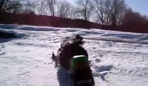 Comment détruire un moto neige en quelques secondes