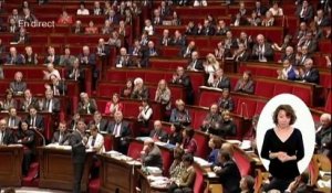 "Vous trompez les petits gens" lance Valls à la députée FN Marion Maréchal-Le Pen