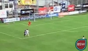 INSOLITE ! Le goal impossible mais qu'il réussit quand même !