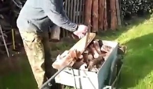 UN GENIE ! Technique hallucinante pour couper du bois très rapidement !