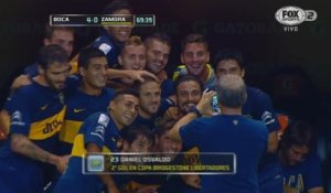 La célébration photo de groupe pour Boca Juniors suite au but d'osvaldo