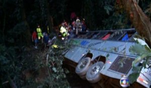 Des dizaines de morts dans un accident de bus au Brésil