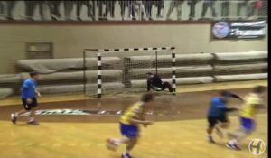 Kung-fu de 30 mètres avec claquette dans le dos ! (handball)