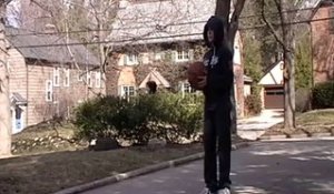 Des trick shots en Basket-ball complètement....