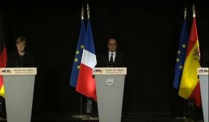 Crash dans les Alpes : "Tout sera mis en œuvre pour identifier" les victimes, promet Hollande