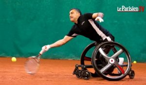Tennis handisport. Ce fauteuil roulant «permet de jouer debout»