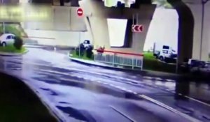 Incroyable : un Range Rover Evoque chute de 20 mètres, son conducteur est indemne