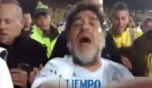 Maradona dérape : il frappe un steward et une femme...