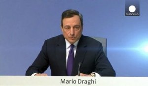 BCE : une militante se rue sur Mario Draghi