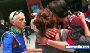 De retour du Népal, Jean-Loup et Cathy Koppe retrouvent leur fille Léa et Gaby, la mère de JL