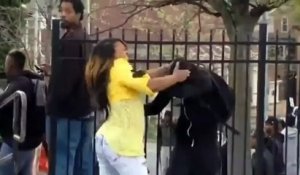 Baltimore : elle frappe et poursuit son fils émeutier