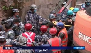 Séisme au Népal : deux personnes retrouvées vivantes au milieu des décombres