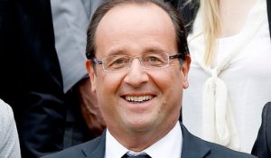 Les frasques de François Hollande - ZAPPING ACTU BEST-OF DU 08/05/2015