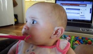 Des bébés mangent de l'avocat pour la première fois : réaction magique!
