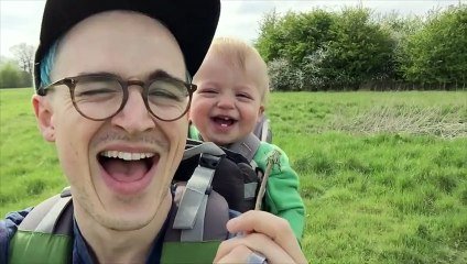 Bebe Ptdr Devant Des Pissenlits Fou Rire Communicatif Sur Orange Videos