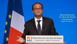 "Parce que le monde, il est pas facile, et parfois il est pas gentil", constate Hollande