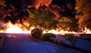 Spectaculaire incendie d'un camion-citerne aux États-Unis