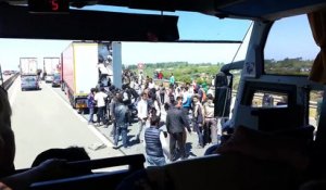 Un camion pris d'assaut par des migrants (Calais)