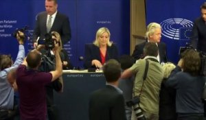 Marine Le Pen officialise la création d'un groupe au Parlement européen